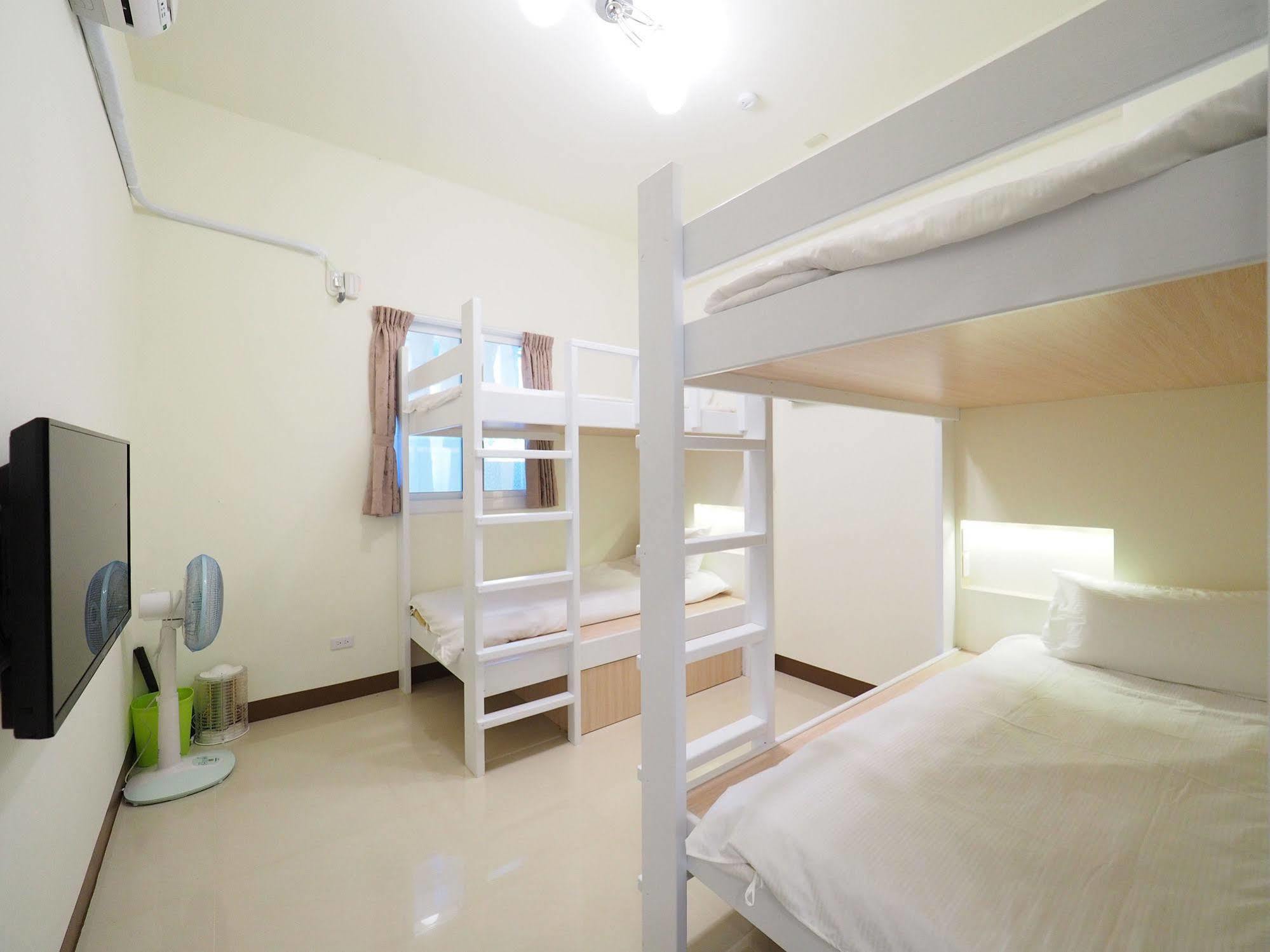 Love And Peace B&B Taitung Екстер'єр фото